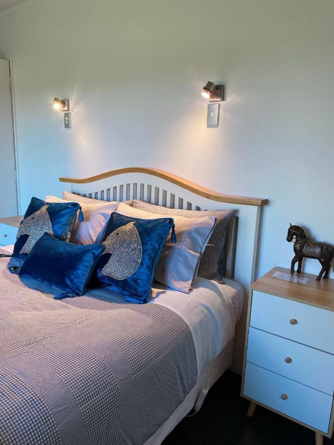 Unique Equestrian Lifestyle Bed & Breakfast Tamahere Bagian luar foto